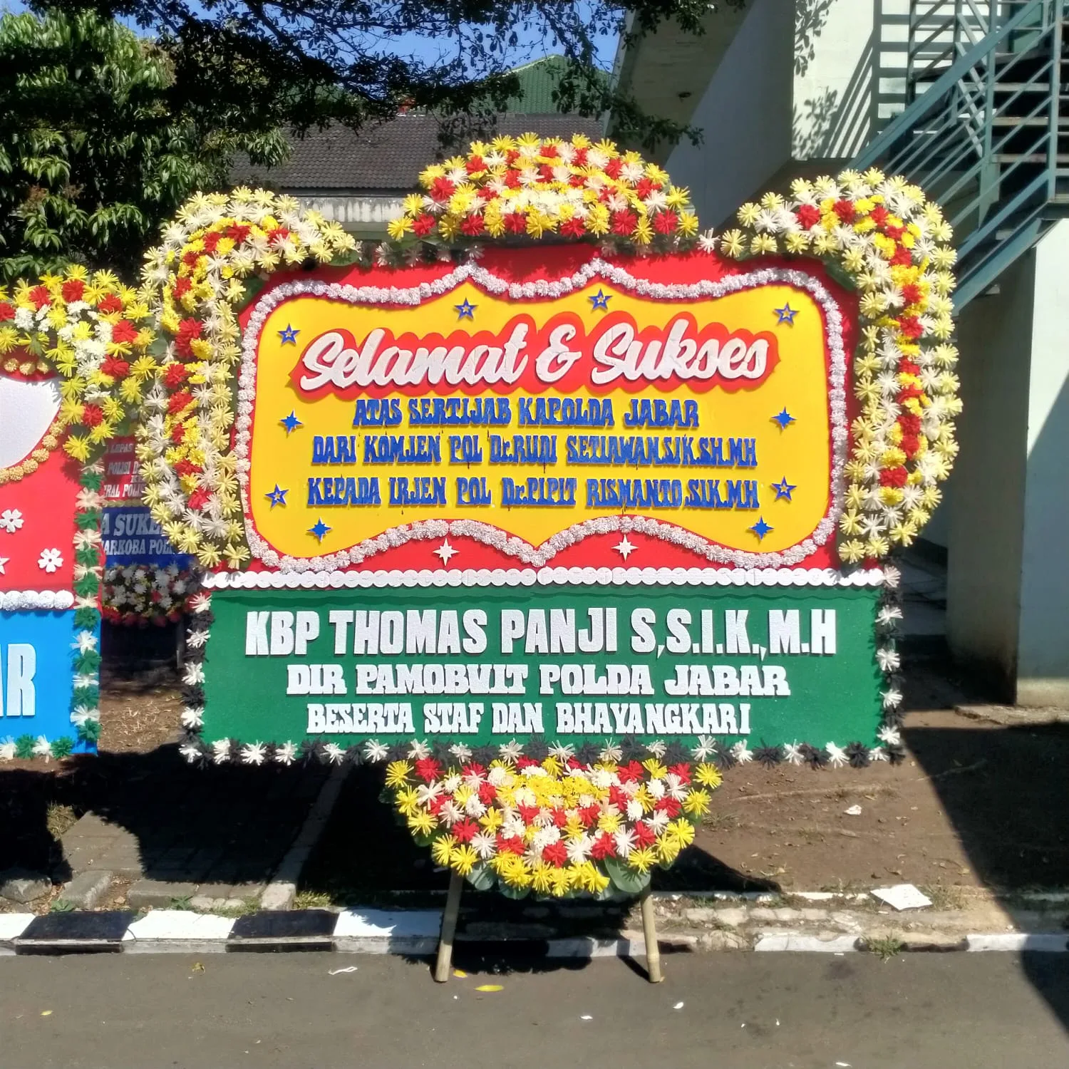 Bunga Papan Selamat dan Sukses