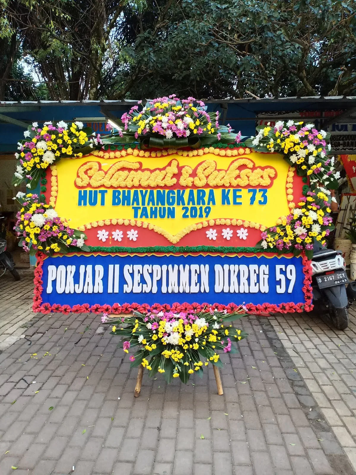 Bunga Papan Selamat dan Sukses